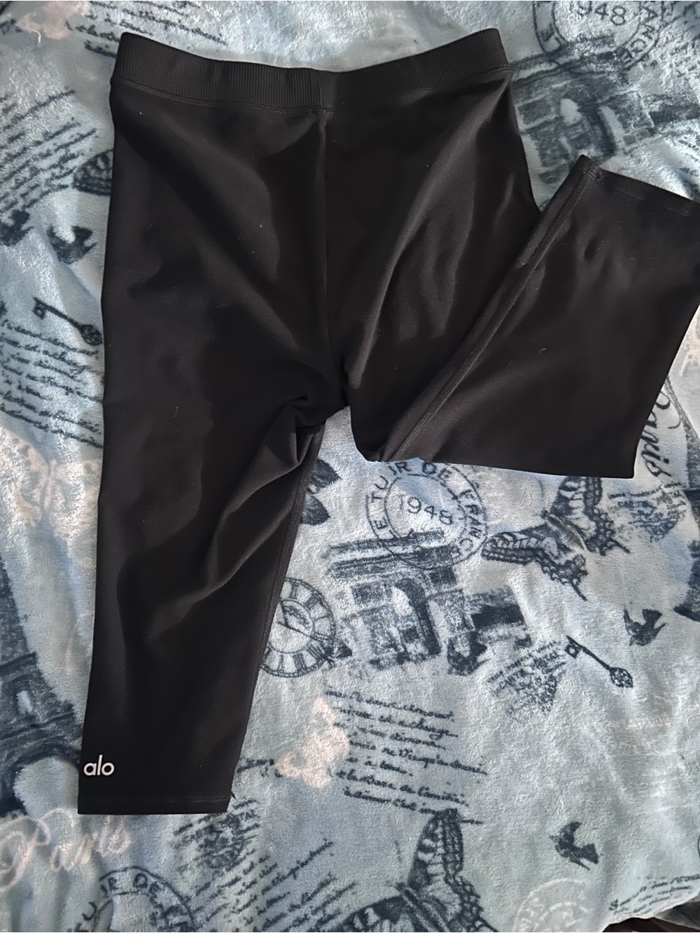 ALO Yoga Womens Capris These are the perfect it grow Capri fits like a glove